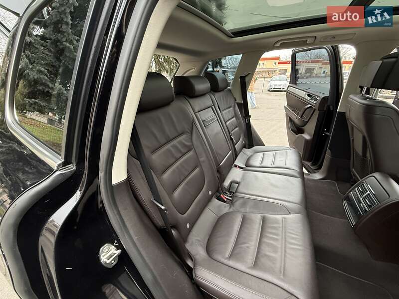 Внедорожник / Кроссовер Volkswagen Touareg 2016 в Виннице