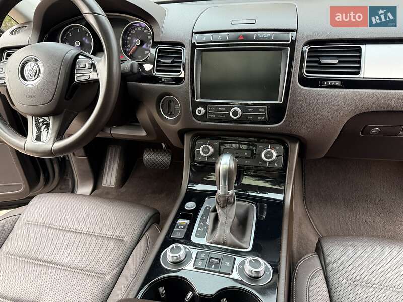 Внедорожник / Кроссовер Volkswagen Touareg 2016 в Виннице