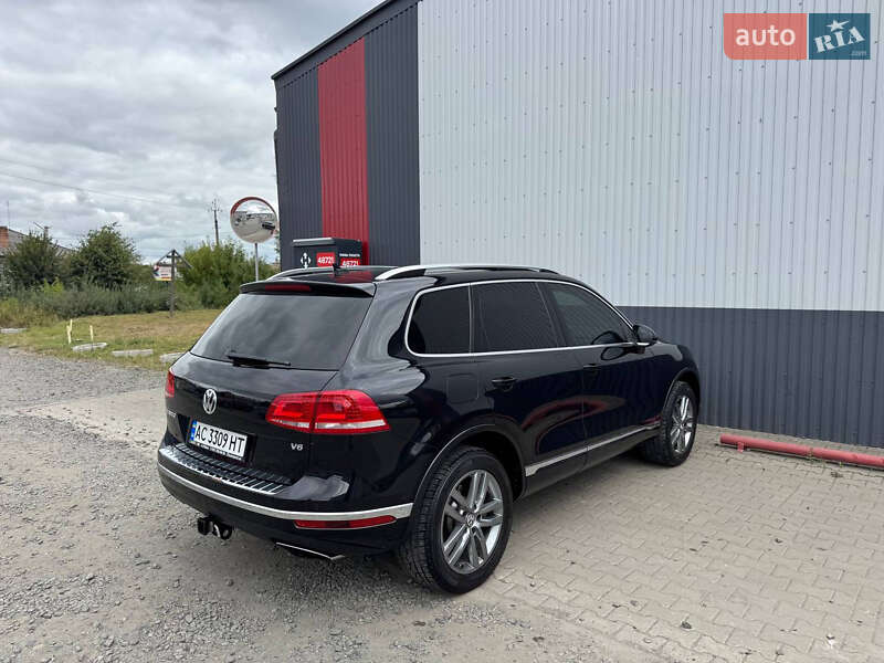 Внедорожник / Кроссовер Volkswagen Touareg 2015 в Луцке