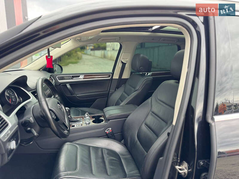 Внедорожник / Кроссовер Volkswagen Touareg 2015 в Луцке