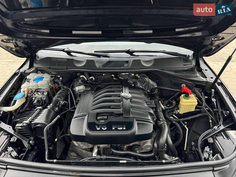 Внедорожник / Кроссовер Volkswagen Touareg 2015 в Луцке