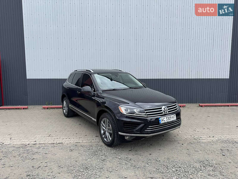 Внедорожник / Кроссовер Volkswagen Touareg 2015 в Луцке