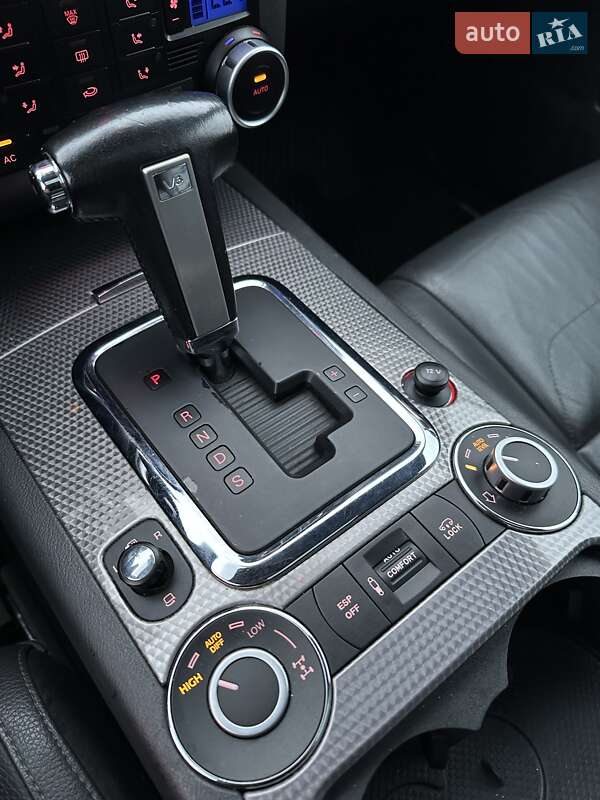 Внедорожник / Кроссовер Volkswagen Touareg 2008 в Белогородке