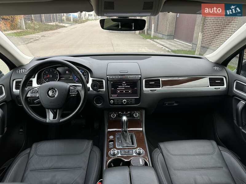Внедорожник / Кроссовер Volkswagen Touareg 2017 в Киеве