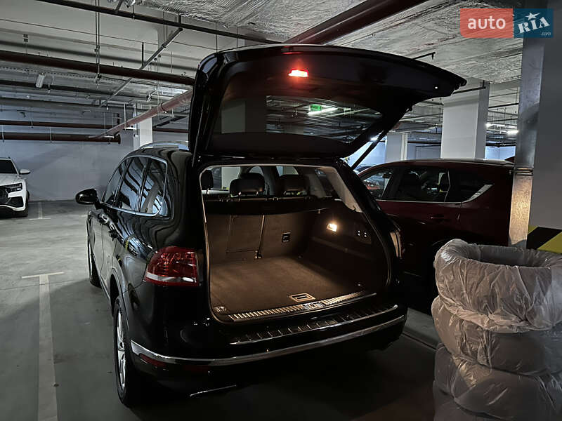 Внедорожник / Кроссовер Volkswagen Touareg 2017 в Киеве