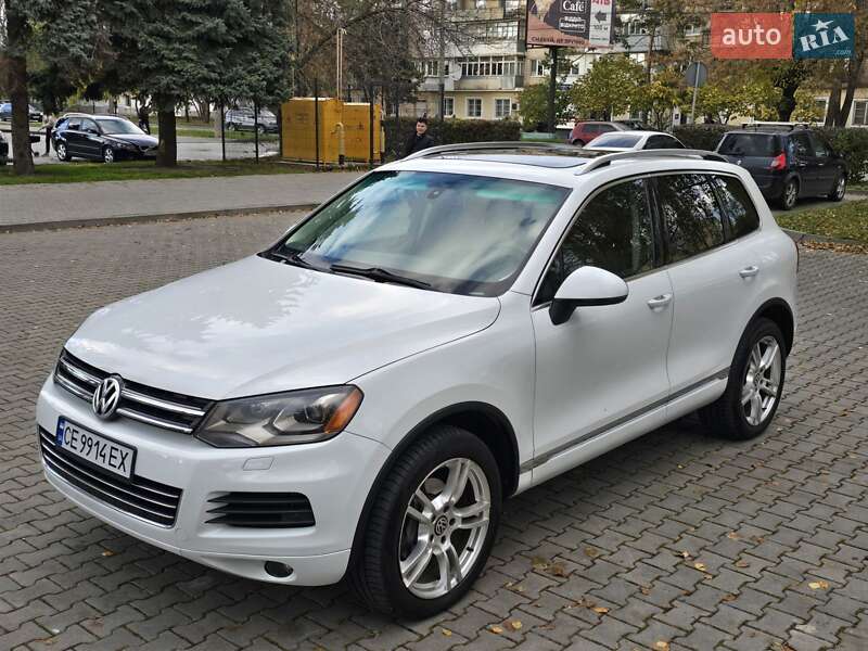 Позашляховик / Кросовер Volkswagen Touareg 2012 в Чернівцях