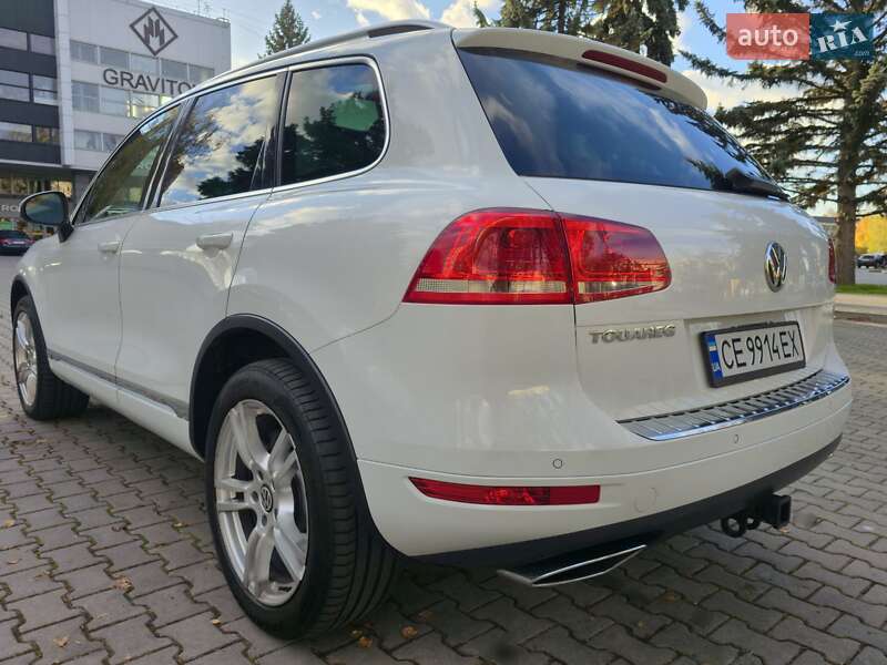 Позашляховик / Кросовер Volkswagen Touareg 2012 в Чернівцях