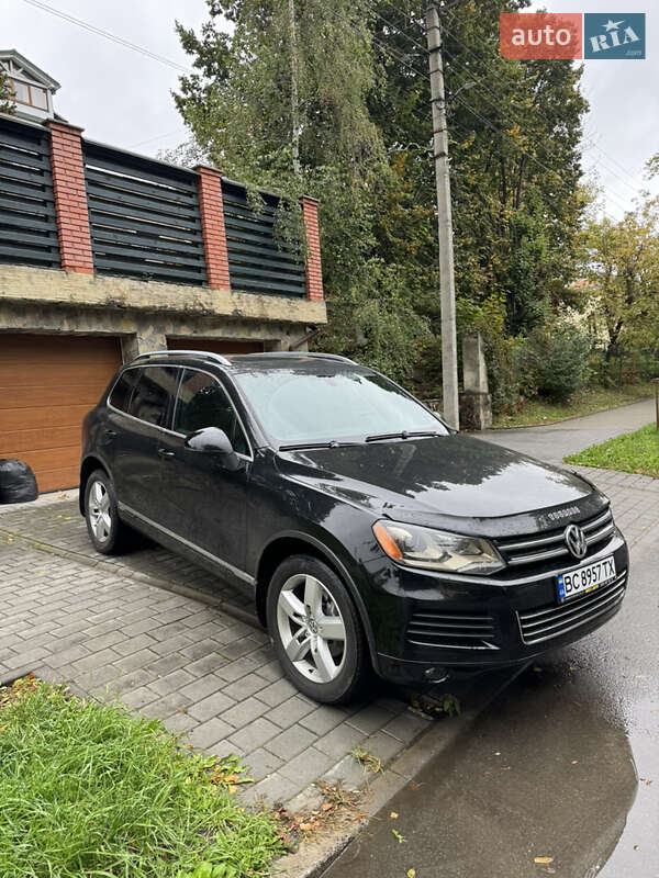 Позашляховик / Кросовер Volkswagen Touareg 2012 в Львові