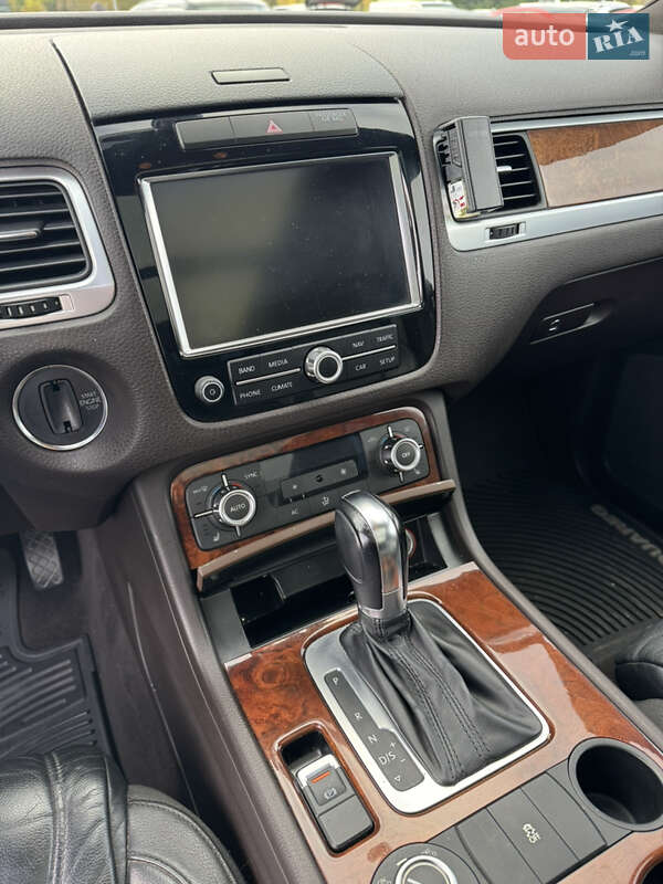 Позашляховик / Кросовер Volkswagen Touareg 2012 в Львові