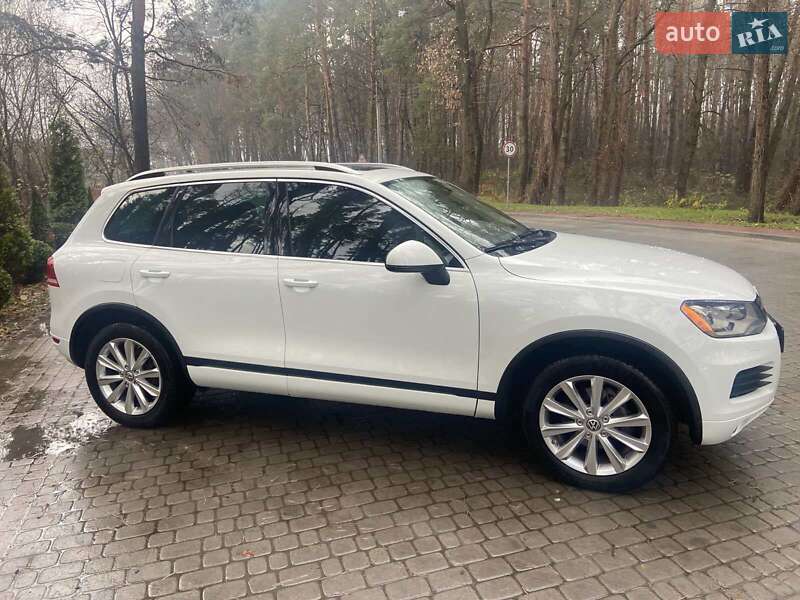Позашляховик / Кросовер Volkswagen Touareg 2012 в Львові