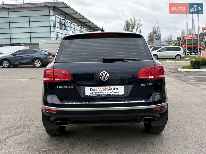 Внедорожник / Кроссовер Volkswagen Touareg 2015 в Киеве