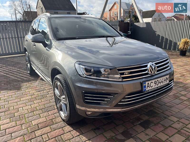 Внедорожник / Кроссовер Volkswagen Touareg 2016 в Луцке