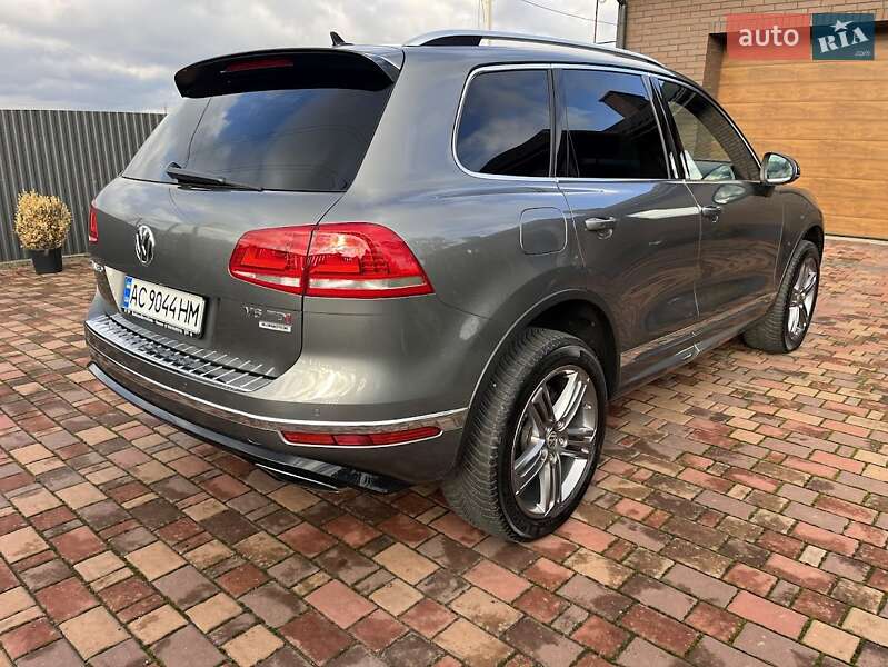 Внедорожник / Кроссовер Volkswagen Touareg 2016 в Луцке