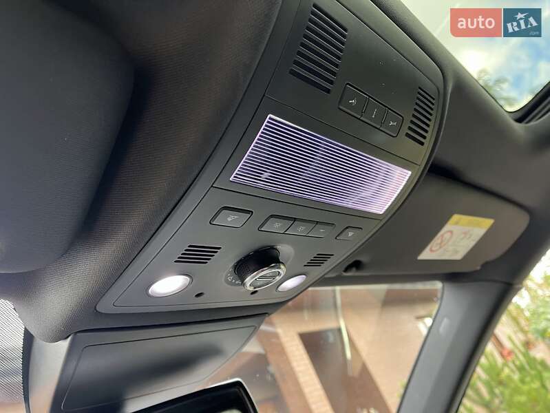 Внедорожник / Кроссовер Volkswagen Touareg 2016 в Луцке