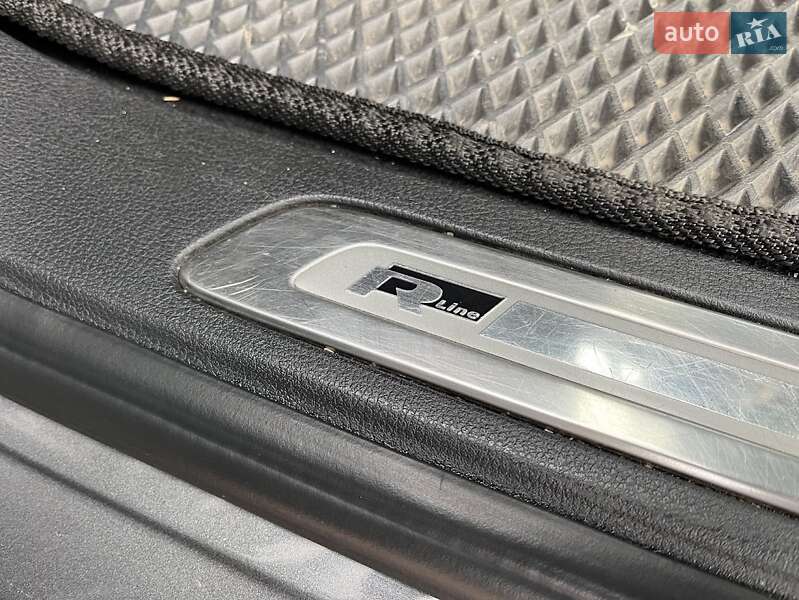 Внедорожник / Кроссовер Volkswagen Touareg 2016 в Луцке