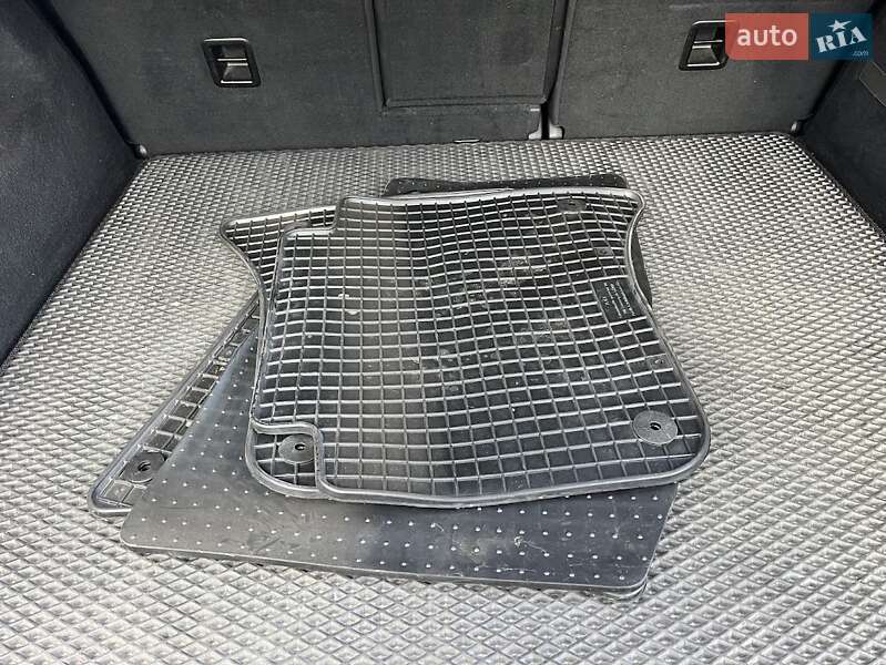 Внедорожник / Кроссовер Volkswagen Touareg 2016 в Луцке