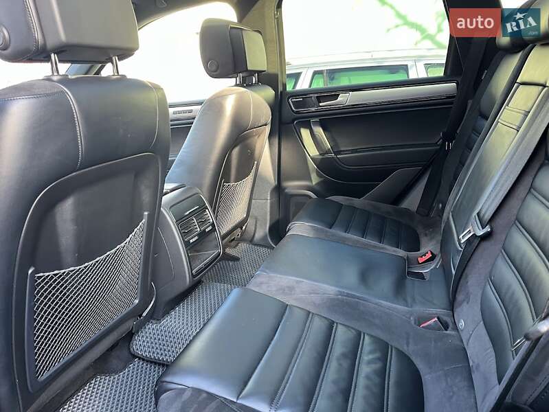 Внедорожник / Кроссовер Volkswagen Touareg 2016 в Луцке