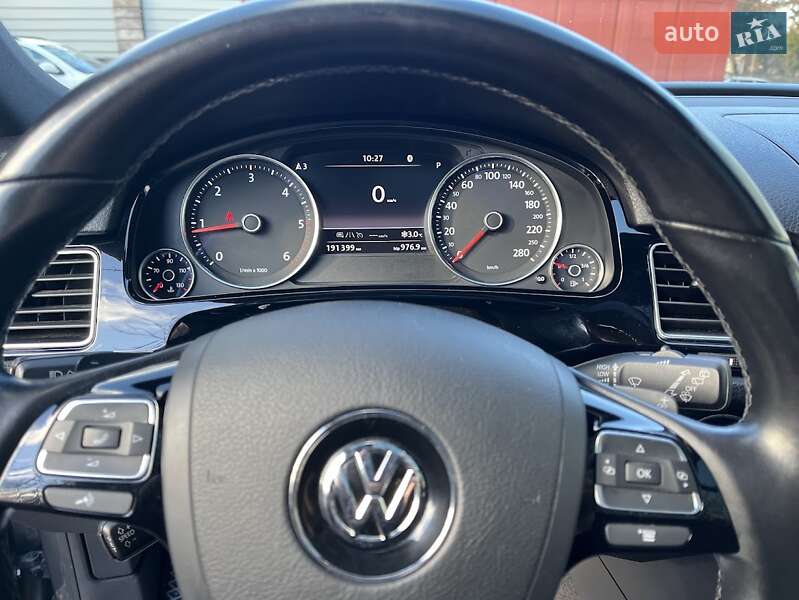 Внедорожник / Кроссовер Volkswagen Touareg 2016 в Луцке