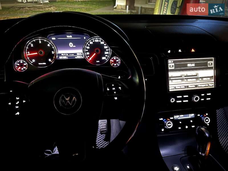 Внедорожник / Кроссовер Volkswagen Touareg 2016 в Луцке