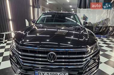 Внедорожник / Кроссовер Volkswagen Touareg 2018 в Хмельницком