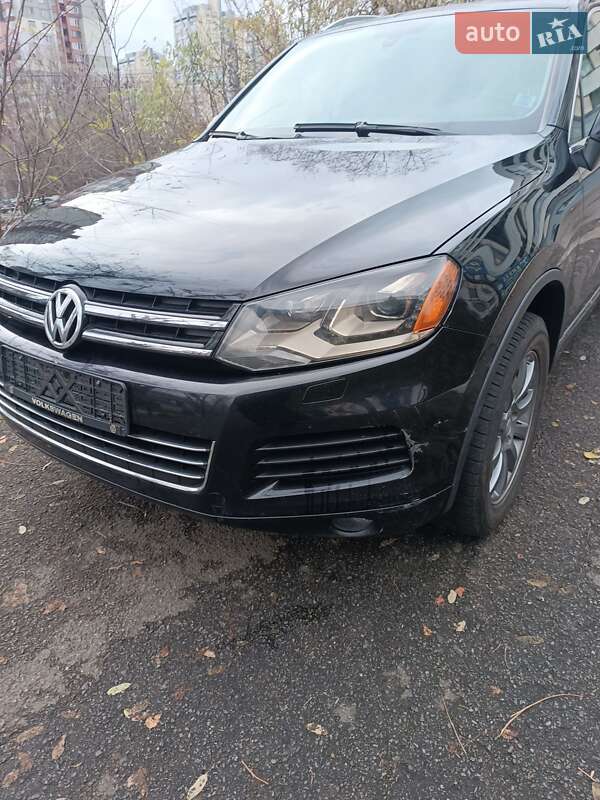 Позашляховик / Кросовер Volkswagen Touareg 2012 в Києві