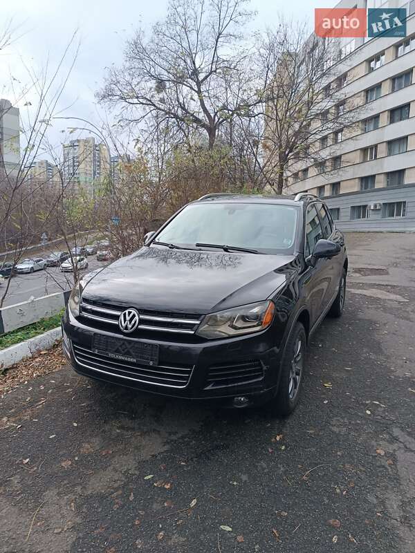 Позашляховик / Кросовер Volkswagen Touareg 2012 в Києві