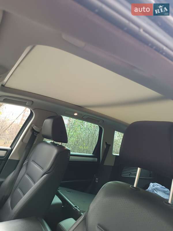 Позашляховик / Кросовер Volkswagen Touareg 2012 в Києві