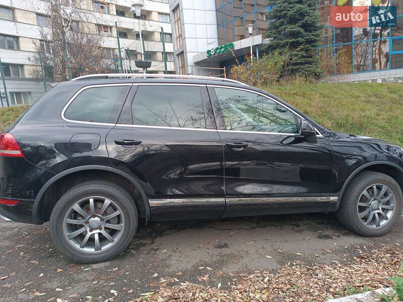 Позашляховик / Кросовер Volkswagen Touareg 2012 в Києві