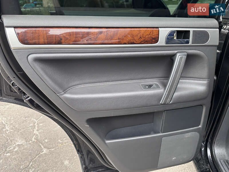 Позашляховик / Кросовер Volkswagen Touareg 2007 в Києві