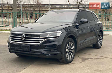Внедорожник / Кроссовер Volkswagen Touareg 2020 в Киеве
