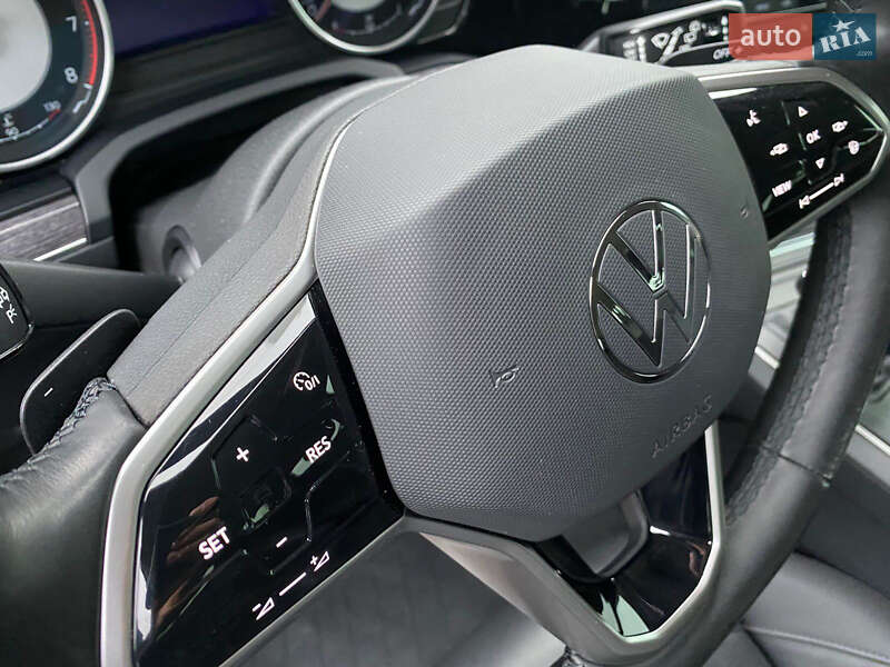 Внедорожник / Кроссовер Volkswagen Touareg 2020 в Киеве