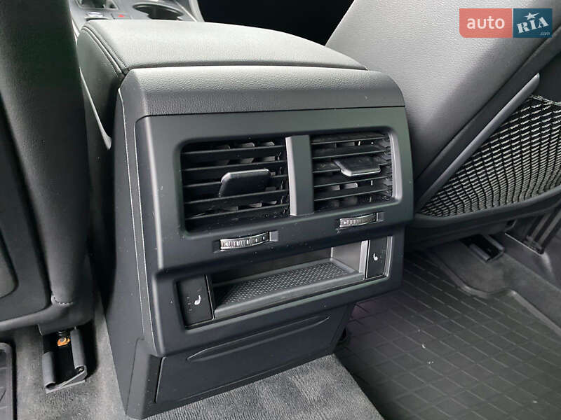 Внедорожник / Кроссовер Volkswagen Touareg 2020 в Киеве