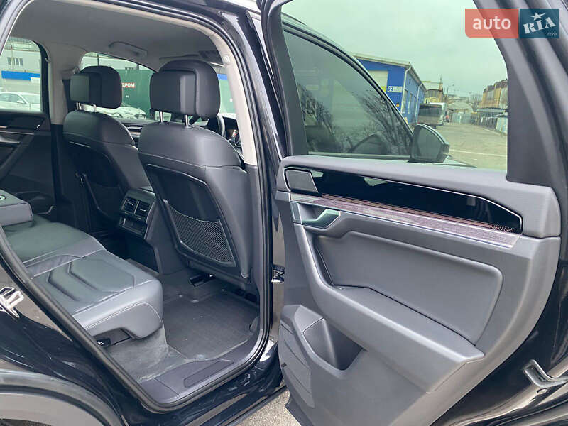 Внедорожник / Кроссовер Volkswagen Touareg 2020 в Киеве
