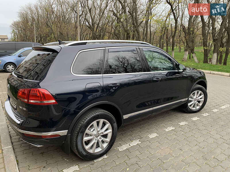 Внедорожник / Кроссовер Volkswagen Touareg 2016 в Одессе