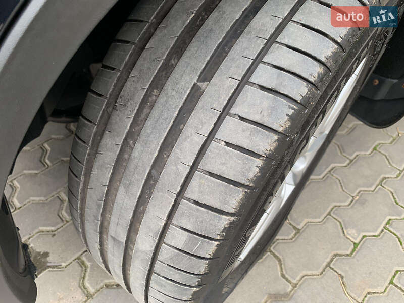 Внедорожник / Кроссовер Volkswagen Touareg 2016 в Одессе