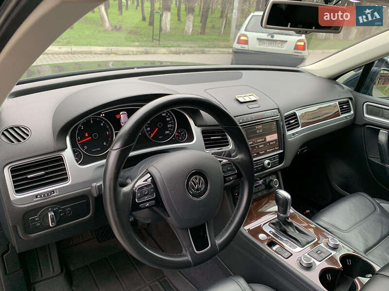 Внедорожник / Кроссовер Volkswagen Touareg 2016 в Одессе