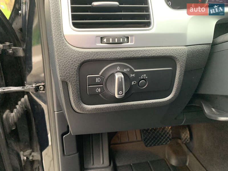 Внедорожник / Кроссовер Volkswagen Touareg 2016 в Одессе