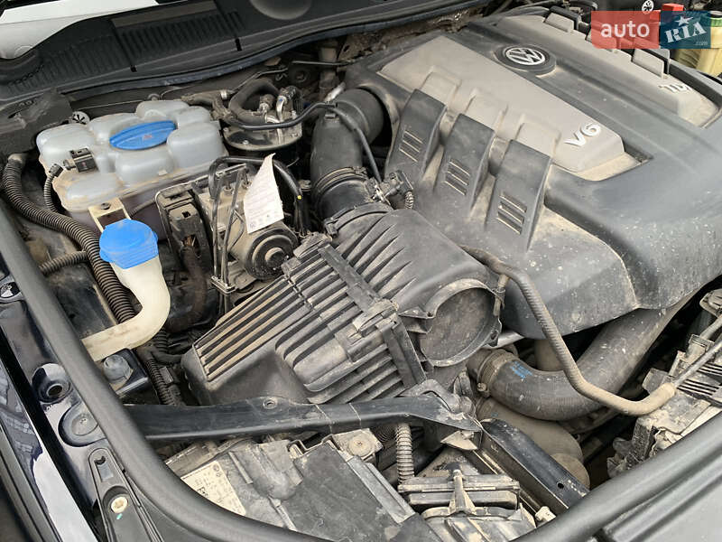 Внедорожник / Кроссовер Volkswagen Touareg 2016 в Одессе