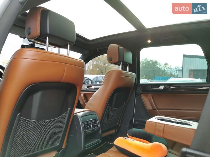 Внедорожник / Кроссовер Volkswagen Touareg 2013 в Хмельницком
