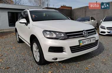Внедорожник / Кроссовер Volkswagen Touareg 2013 в Хмельницком
