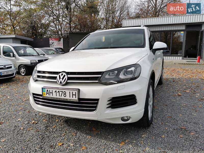 Внедорожник / Кроссовер Volkswagen Touareg 2013 в Хмельницком