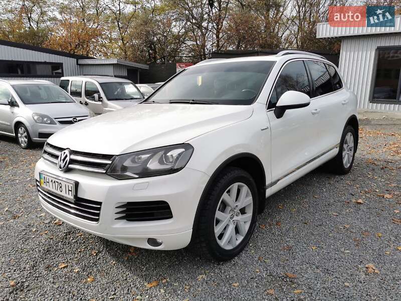Внедорожник / Кроссовер Volkswagen Touareg 2013 в Хмельницком
