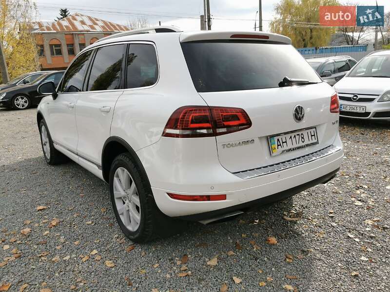 Внедорожник / Кроссовер Volkswagen Touareg 2013 в Хмельницком