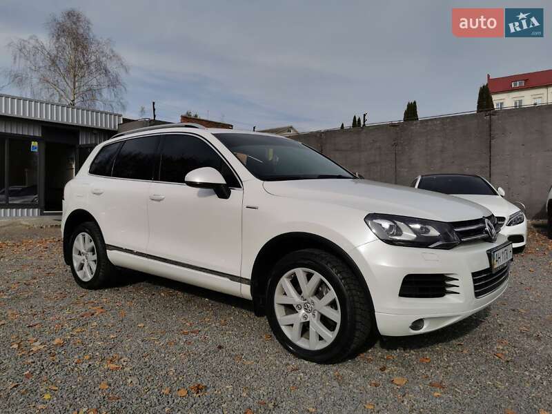 Внедорожник / Кроссовер Volkswagen Touareg 2013 в Хмельницком