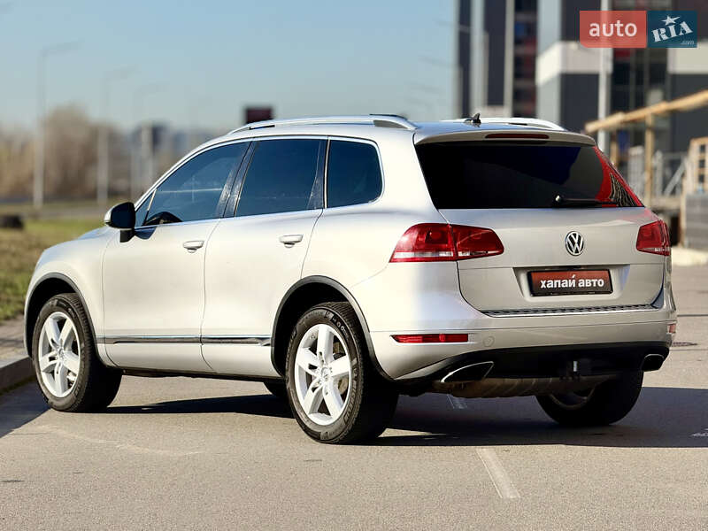 Внедорожник / Кроссовер Volkswagen Touareg 2013 в Киеве