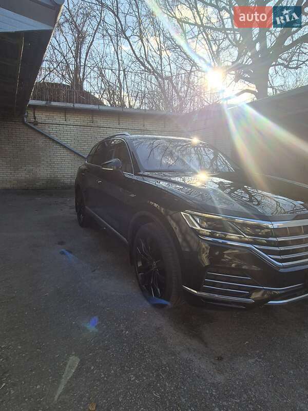 Внедорожник / Кроссовер Volkswagen Touareg 2023 в Киеве
