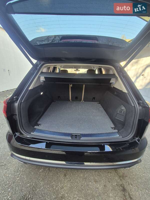 Внедорожник / Кроссовер Volkswagen Touareg 2023 в Киеве