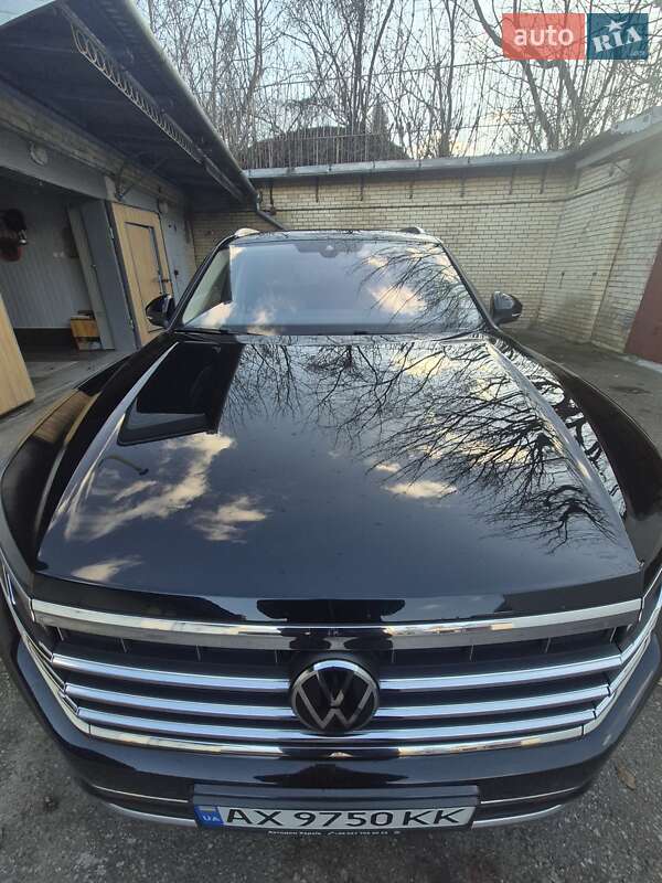 Внедорожник / Кроссовер Volkswagen Touareg 2023 в Киеве