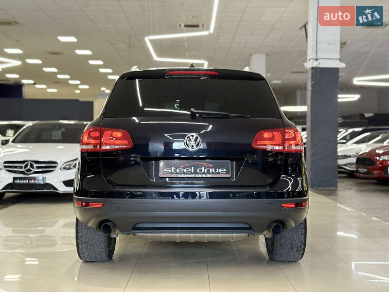Внедорожник / Кроссовер Volkswagen Touareg 2015 в Николаеве