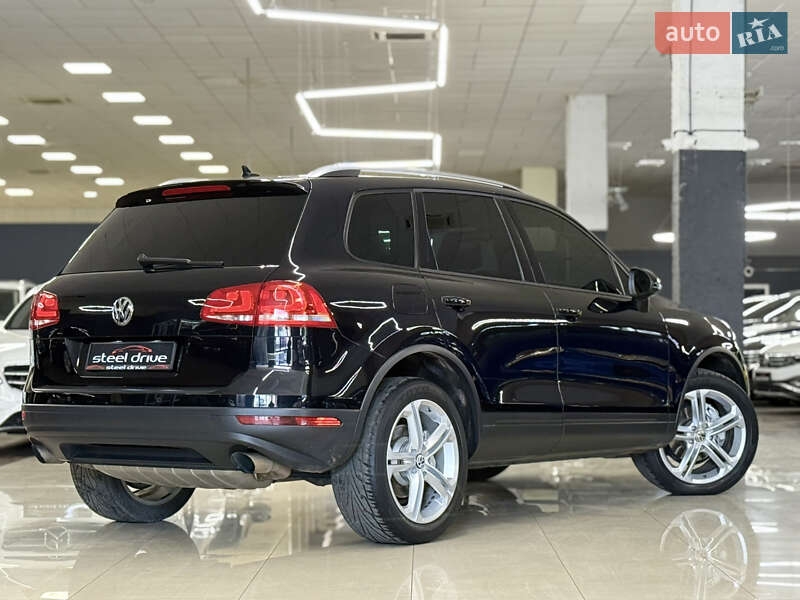 Внедорожник / Кроссовер Volkswagen Touareg 2015 в Николаеве